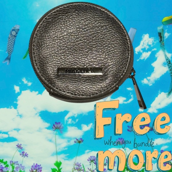mia & luca Handbags - Free 💟Mia & Luca Metallic Coin Purse